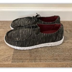 Womens True Craft canvas slip ons size 8.5 M